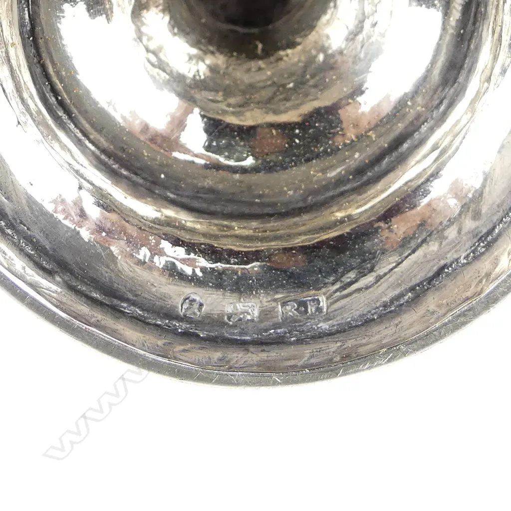 A small George IV silver chalice Image 1++