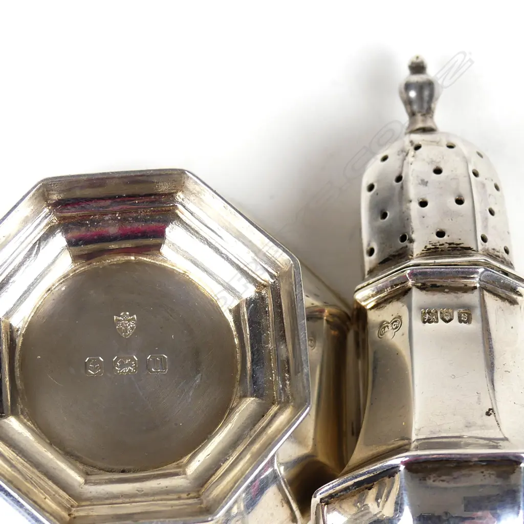 A pair of octagonal vase shaped pepperettes Image 1++