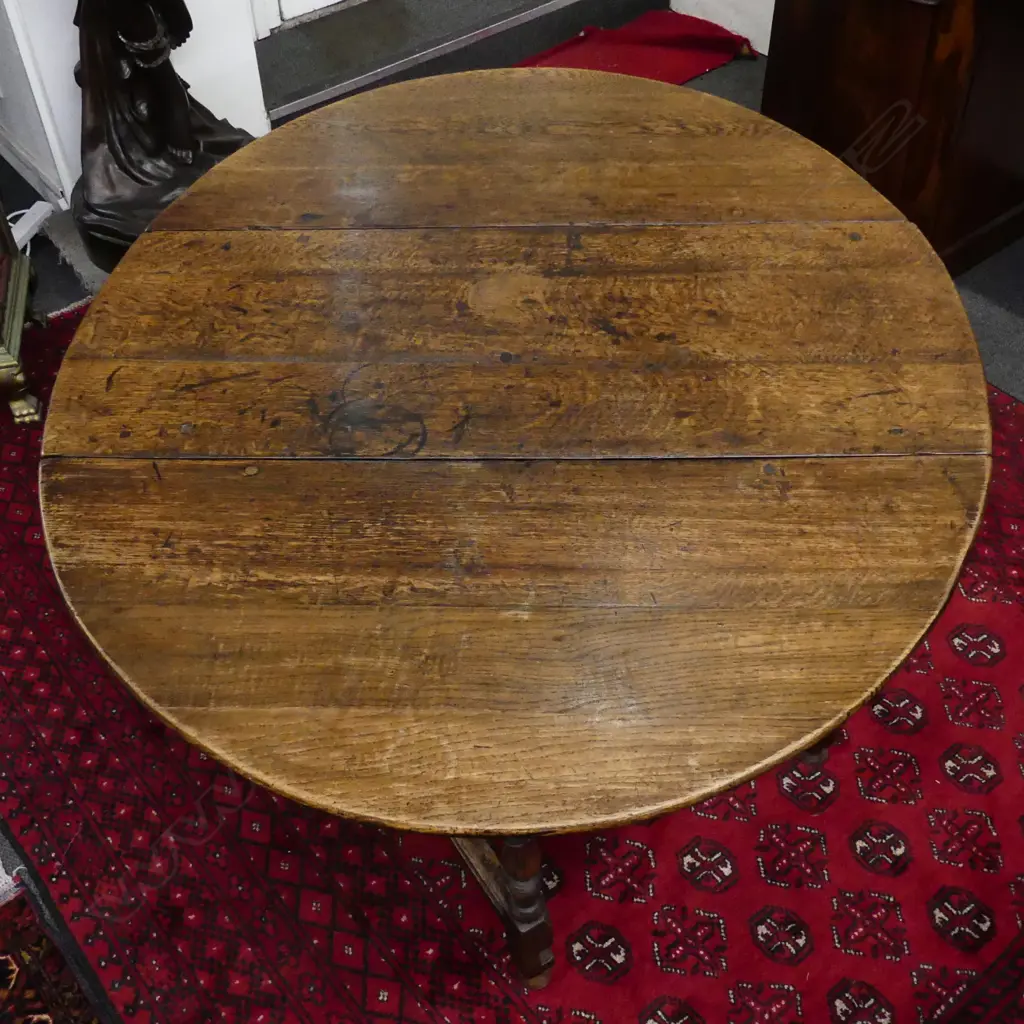A late Georgian oak drop leaf table Image 1++
