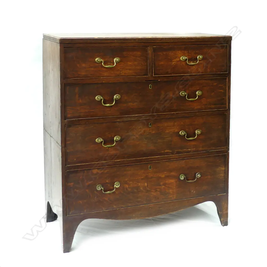 A Georgian oak five drawer chest Image 1++