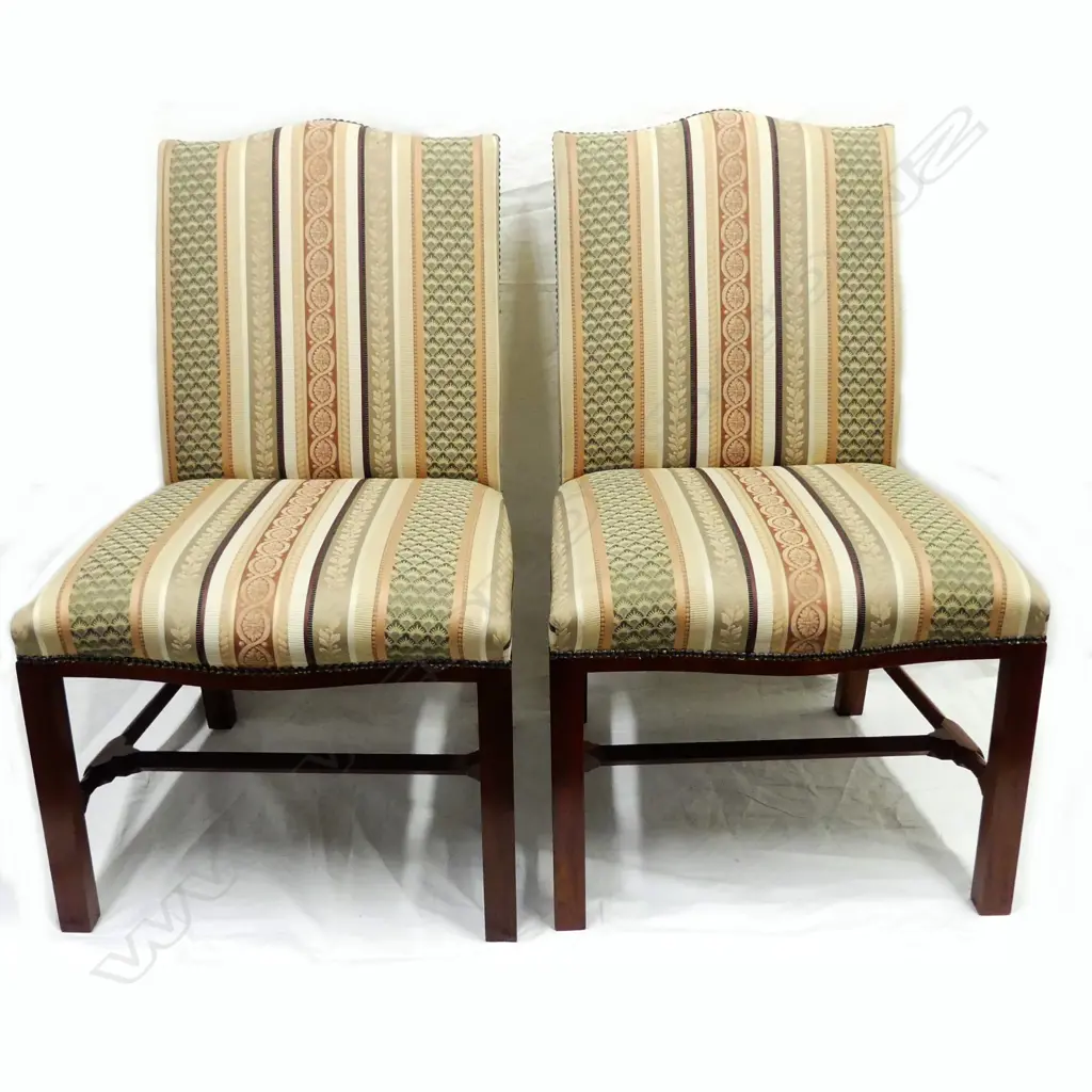 A mahogany Regency style double pedestal extension dining table Image 1++