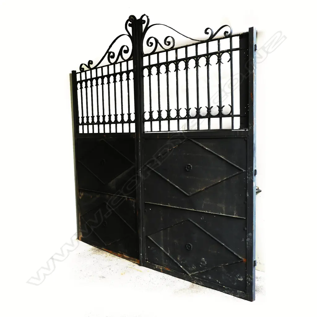 A pair of vintage classical large and impressive driveway gates Image 1++