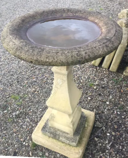 A classical Haddonstone birdbath Image 1++