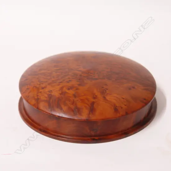 A N.Z. colonial burr-totara lidded box