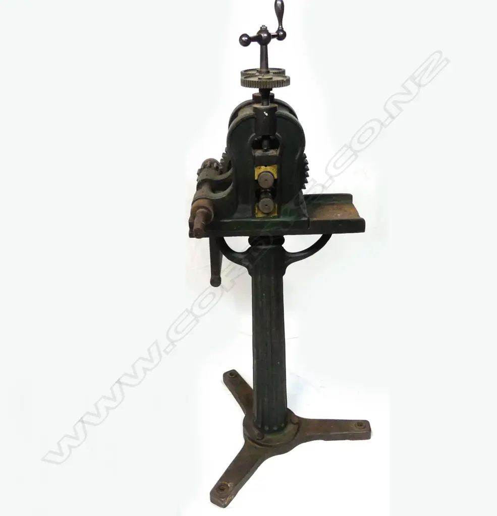 A Victorian cast iron silver roller mill Image 1++