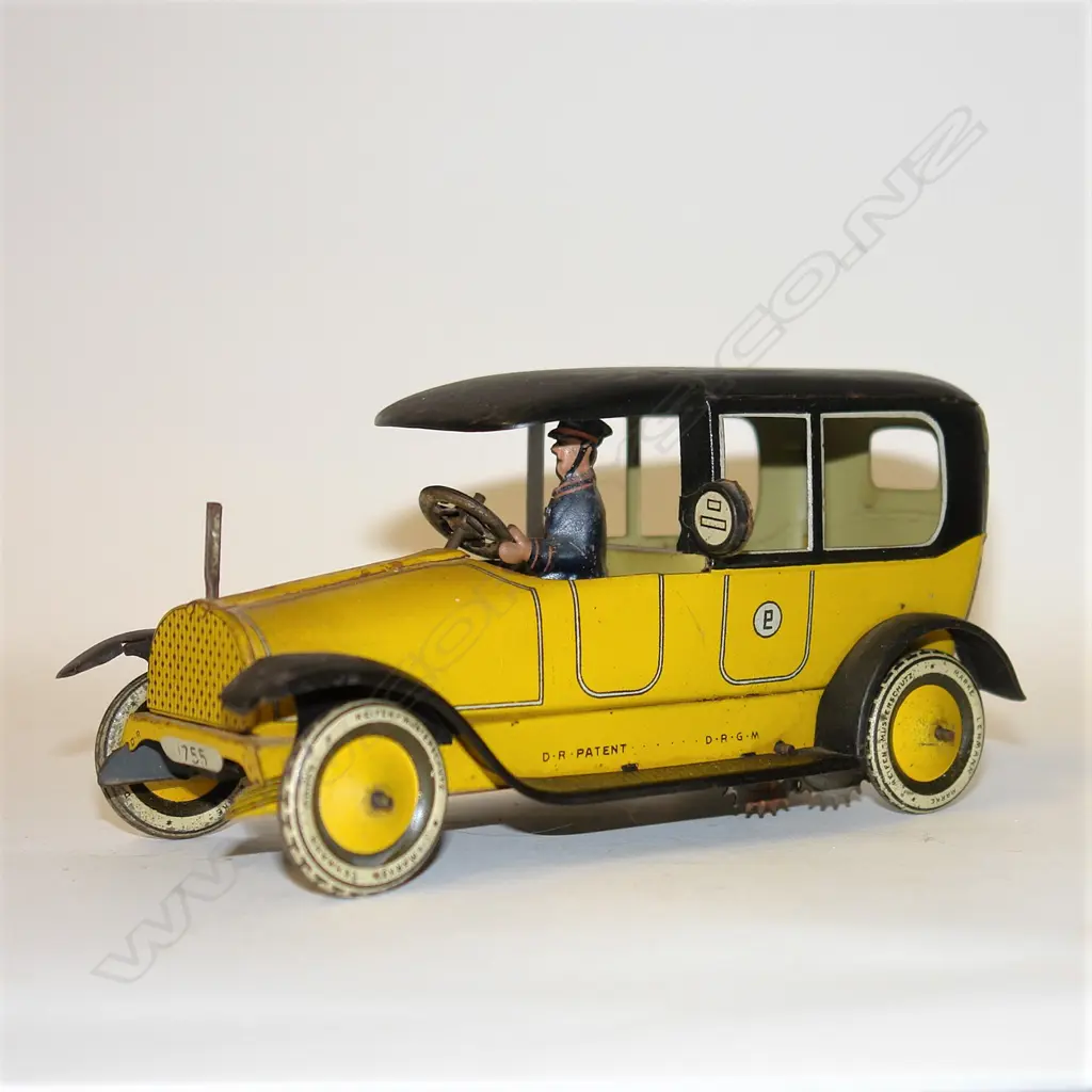 An uncommon c.1920 Lehmann #755 tinplate yellow cab taxi Image 1++