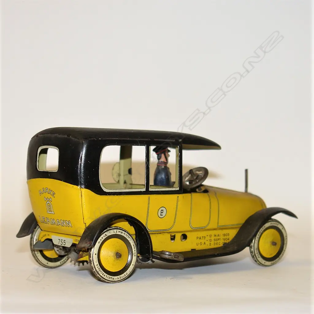 An uncommon c.1920 Lehmann #755 tinplate yellow cab taxi Image 1++