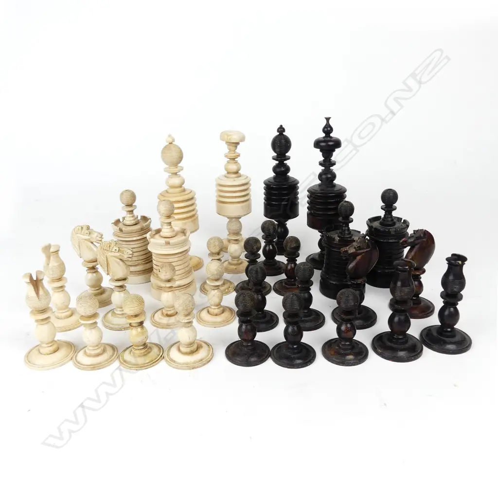 A Staunton pattern chess set Image 1++