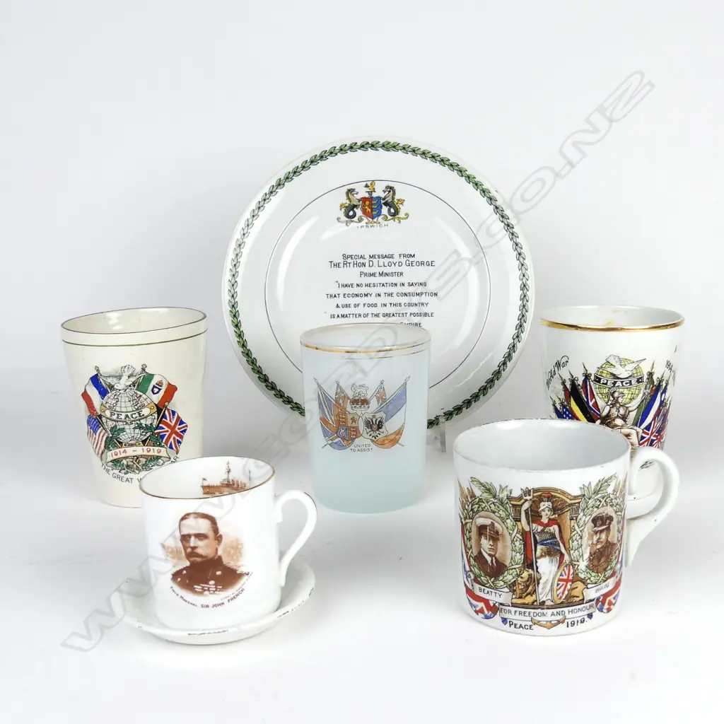 A small collection of WWI commemorative china Image 1++