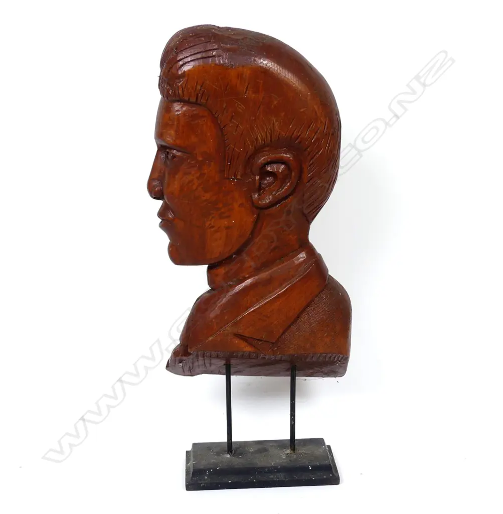 A New Zealand folk art carved bust Image 1++