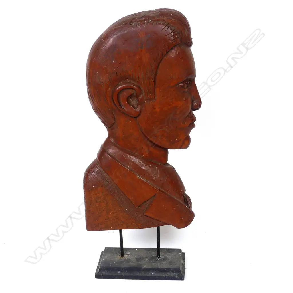 A New Zealand folk art carved bust Image 1++