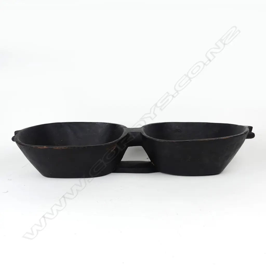 A Soloman Island large double food bowl Image 1++