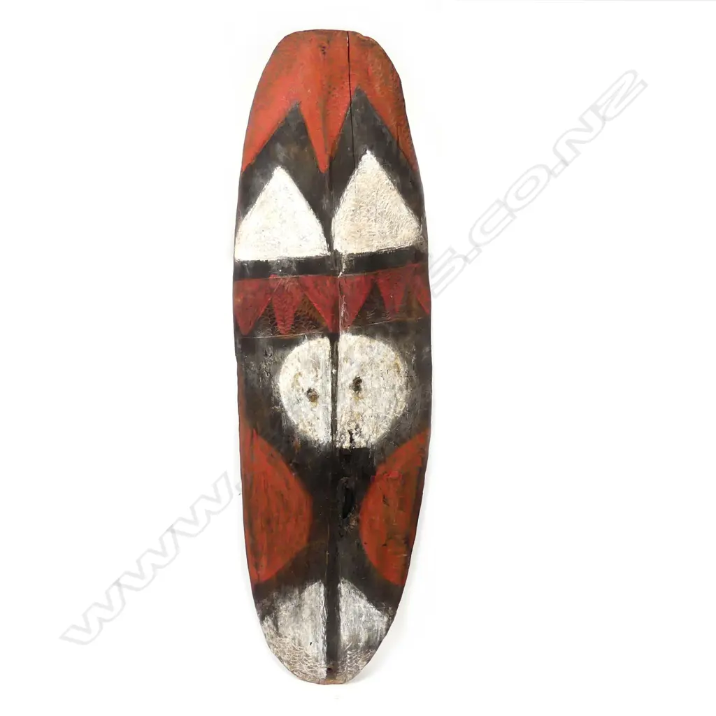 A vintage PNG highland Mendi tribal shield Image 1++
