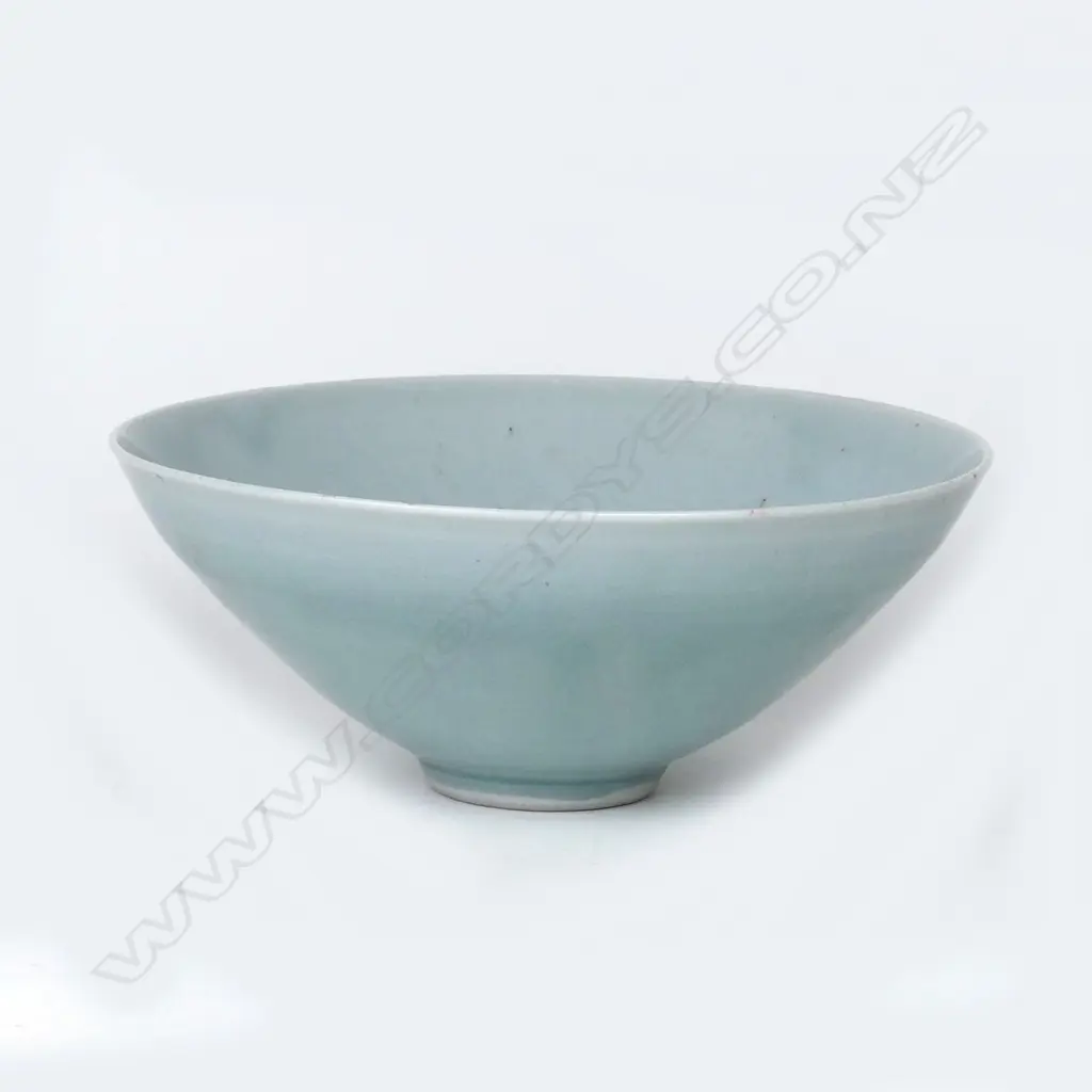 Len Castle celadon glazed porcelain bowl Image 1++