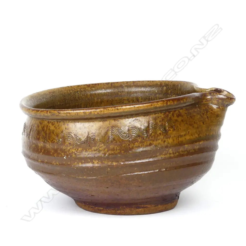 Len Castle early stoneware pouring bowl Image 1++