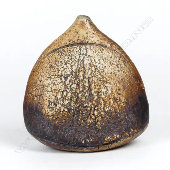 Len Castle Sedge grass vase