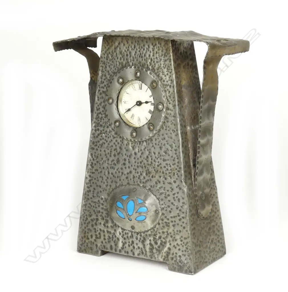 An early 20thC pewter Arts & Craft clock Image 1++