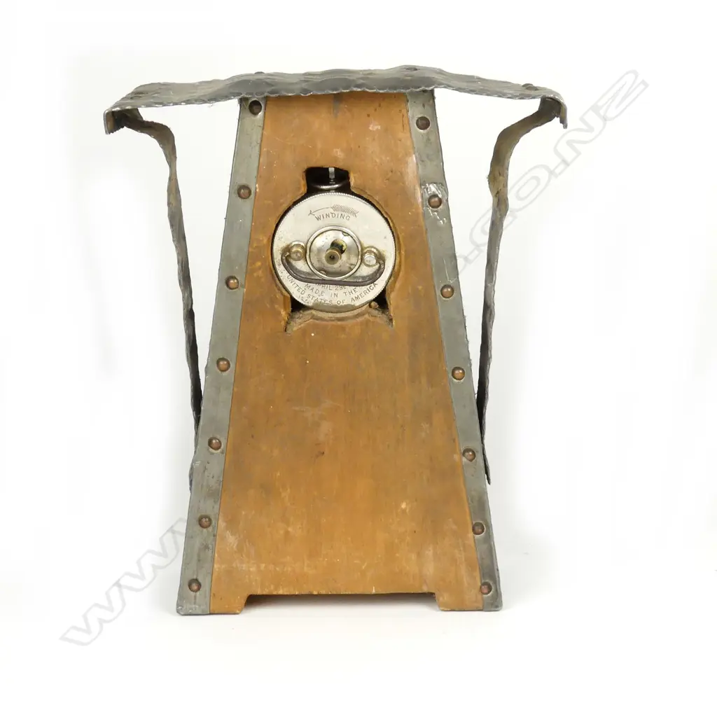 An early 20thC pewter Arts & Craft clock Image 1++