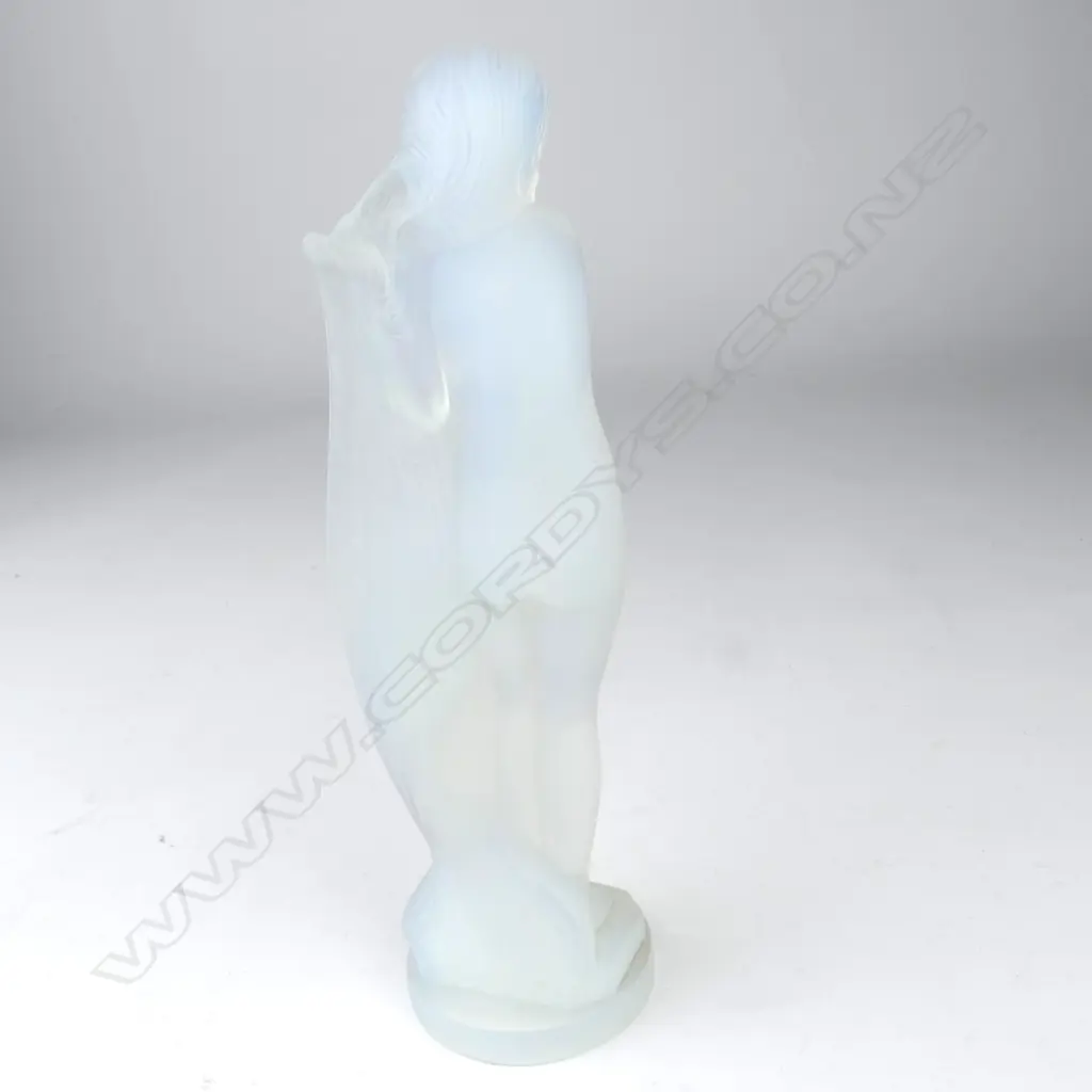 A French Art Deco Etling opalescent glass figurine Image 1++