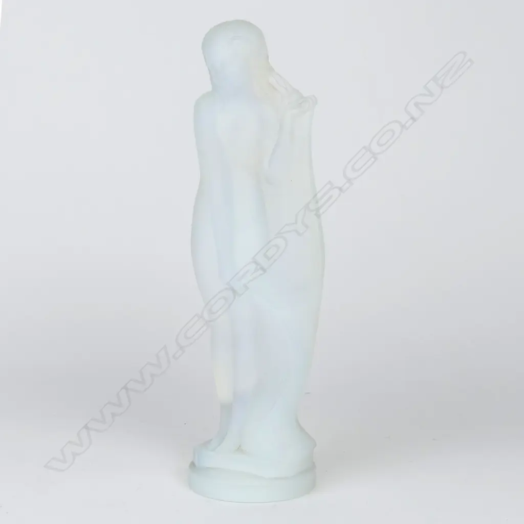 A French Art Deco Etling opalescent glass figurine Image 1++