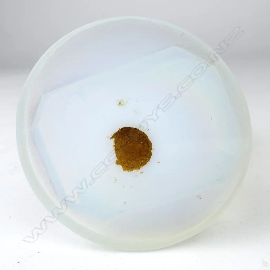 A French Art Deco Etling opalescent glass figurine Image 1++