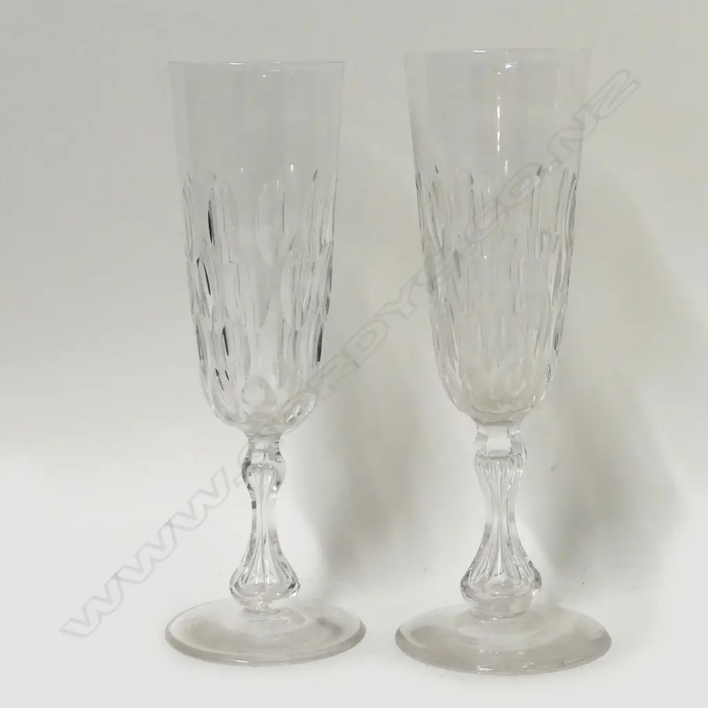 A pair of Georgian champagne flutes Image 1++
