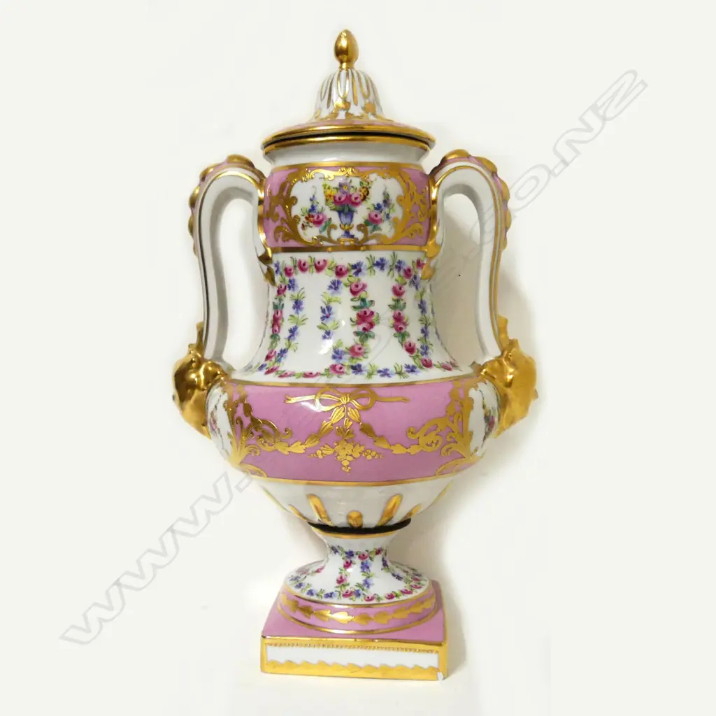 A 'Porcelaine de Paris' two handled lidded urn Image 1++