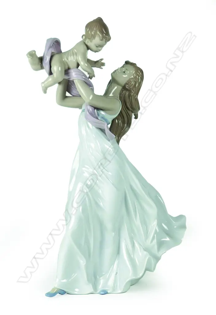 A large Lladro figurine Image 1++