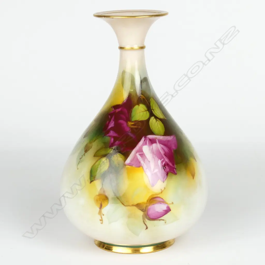 A Royal Worcester vase painted by W.H. Austin Image 1++