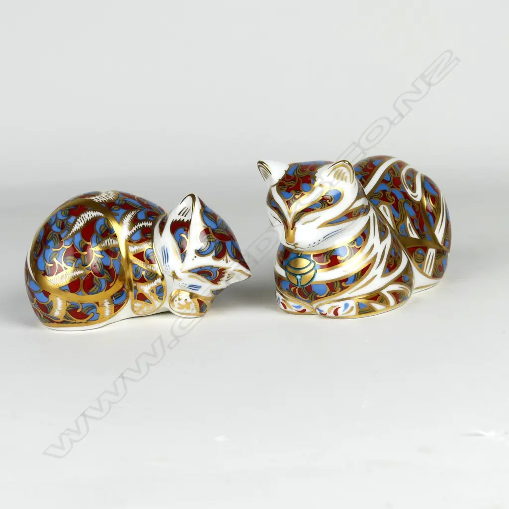Two Royal Crown Derby cat paperweights Image 1++