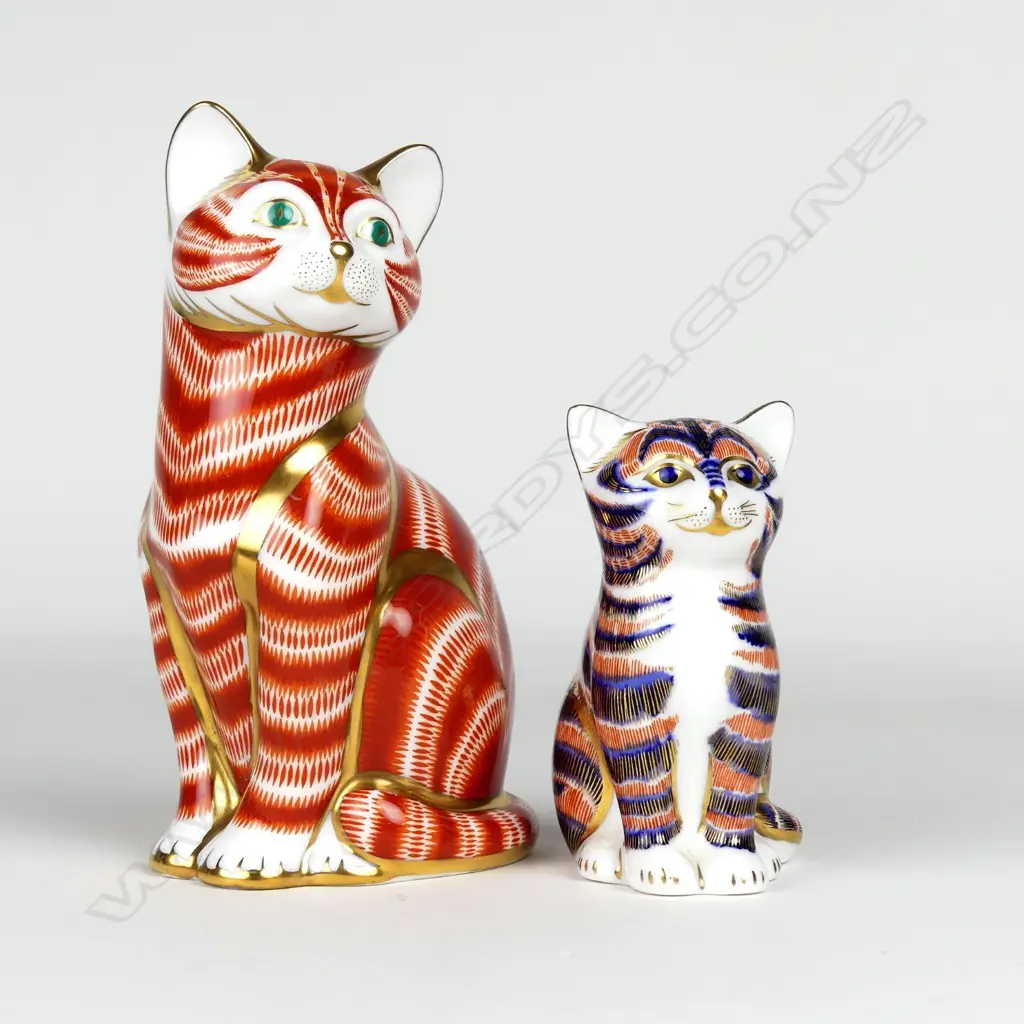 Two Royal Crown Derby kitten paperweights Image 1++