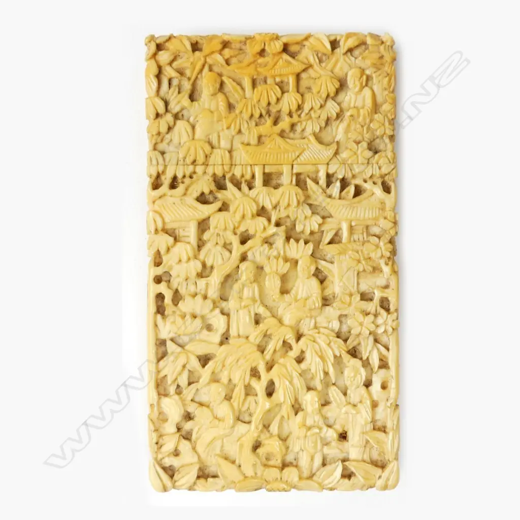 A Chinese carved ivory card case Image 1++