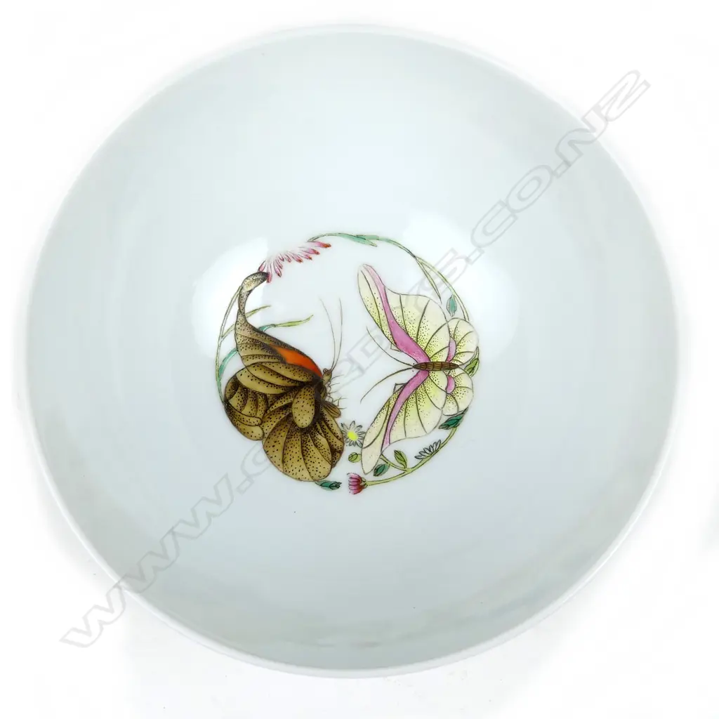 A fine quality Chinese butterfly decorated bowl Image 1++
