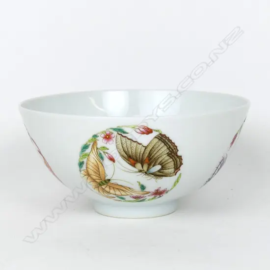 A fine quality Chinese butterfly decorated bowl