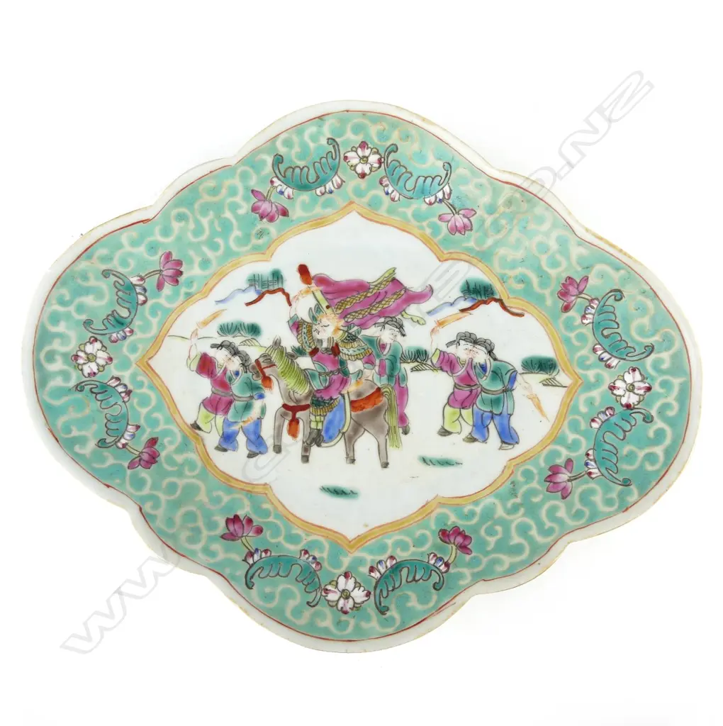 A Chinese famille rose dish Image 1++