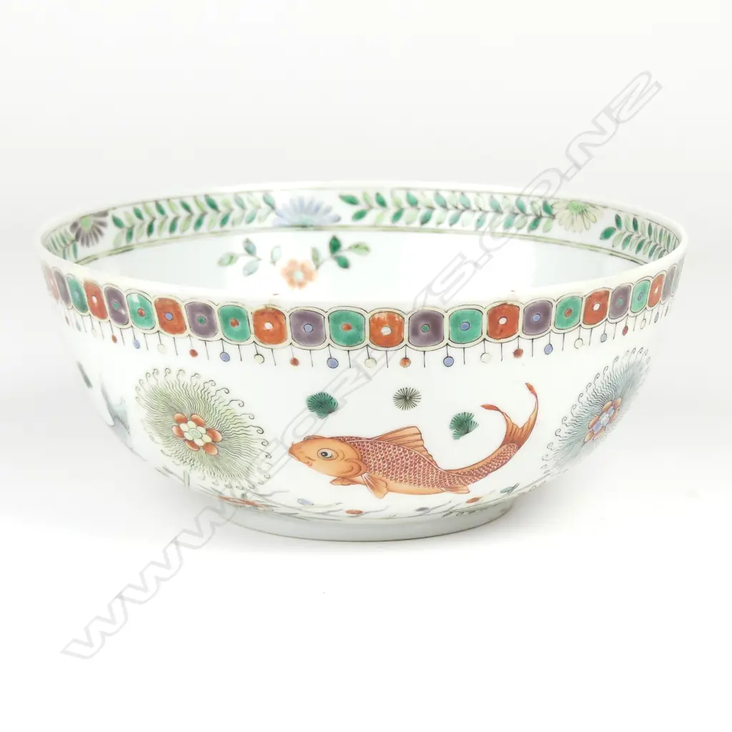 An old Chinese famille verte 'Fishes' bowl Image 1++
