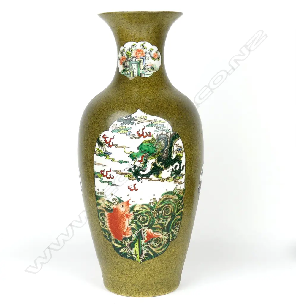 A Chinese famille verte vase Image 1++
