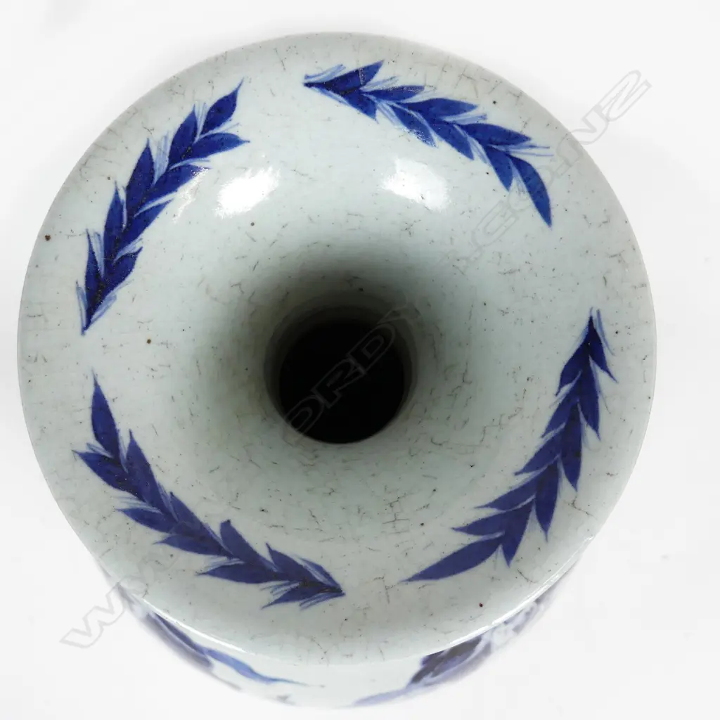 A large Chinese blue and white vase Image 1++