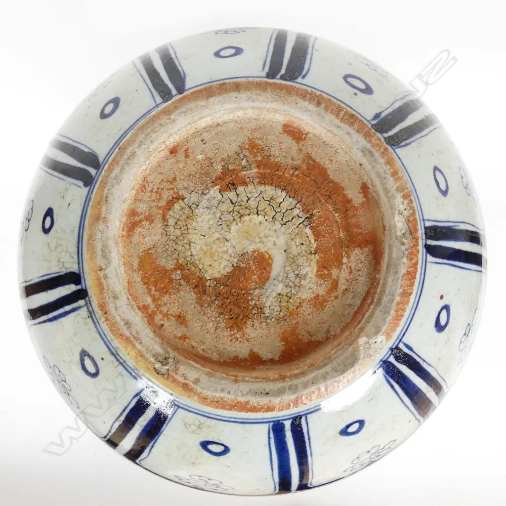 A large Chinese blue and white vase Image 1++