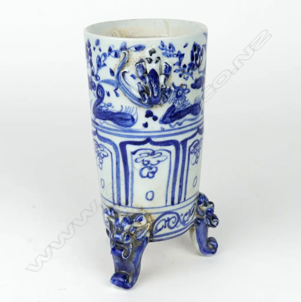A Chinese blue and white tapered cylinder vase Image 1++