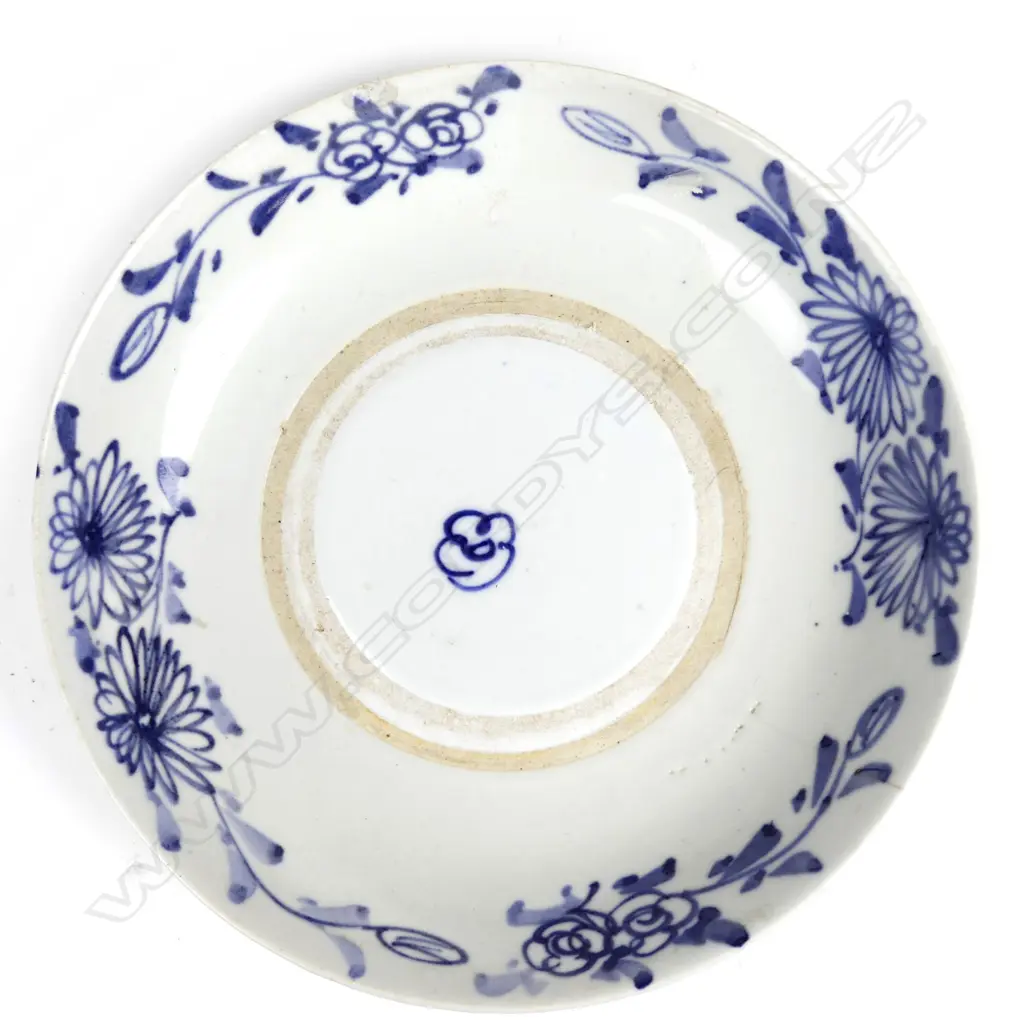 A Chinese porcelain shallow bowl Image 1++