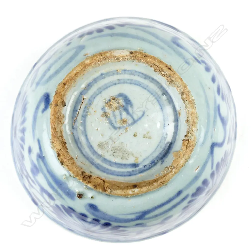 A 19thC 'kitchen Ming' bowl Image 1++