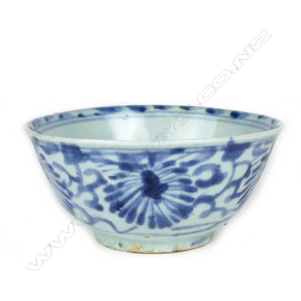 A 19thC 'kitchen Ming' bowl Image 1++