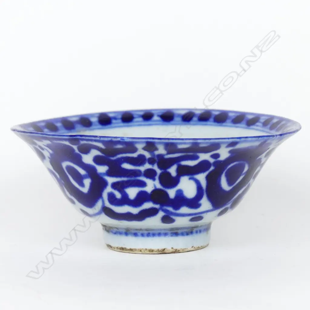 An old Chinese blue and white small bowl Image 1++