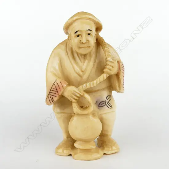An old Japanese carved ivory netsuke