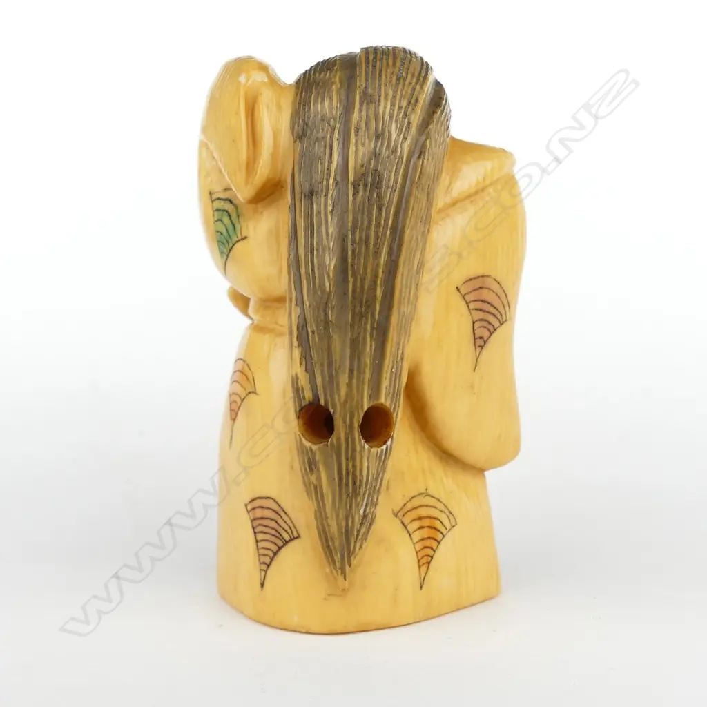 A Japanese old carved ivory netsuke of a woman Image 1++