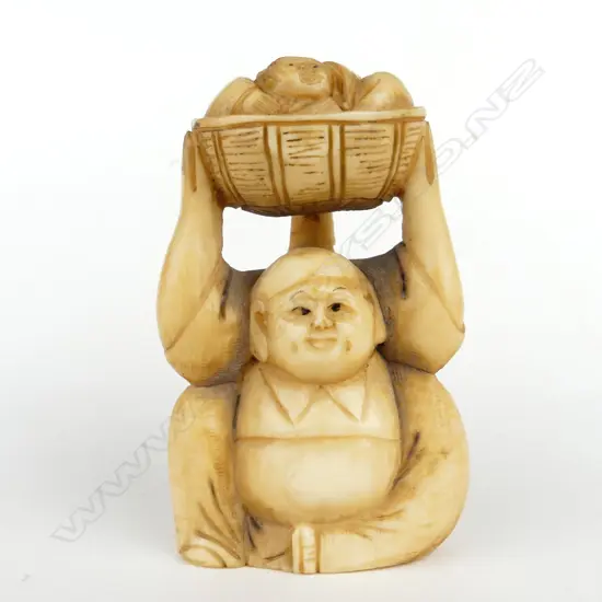 A Japanese old carved ivory netsuke
