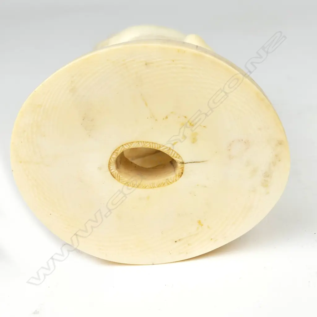 A 19thC Japanese Meiji period okimono figure Image 1++