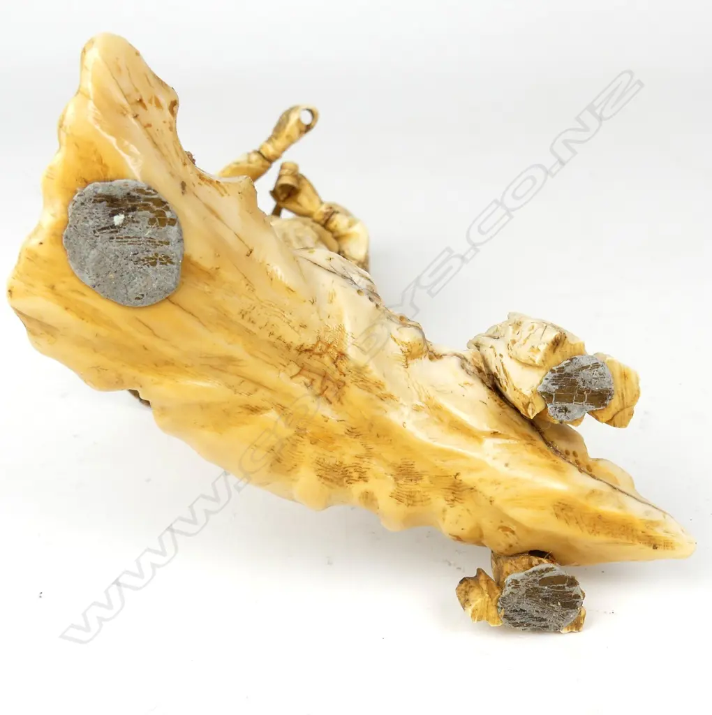 An early Meiji period Japanese ivory okimono figure Image 1++