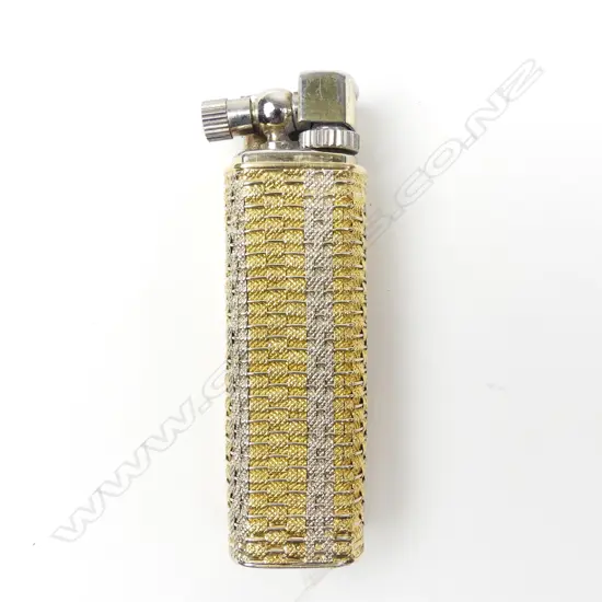 A vintage 18ct. yellow gold outer cased cigarette lighter